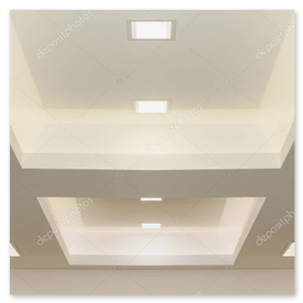 Abgehängte Decke mit integrierter Beleuchtung im Büro