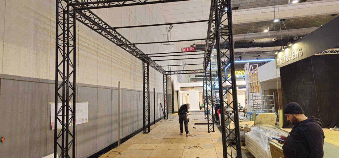 Demontage eines Messestands