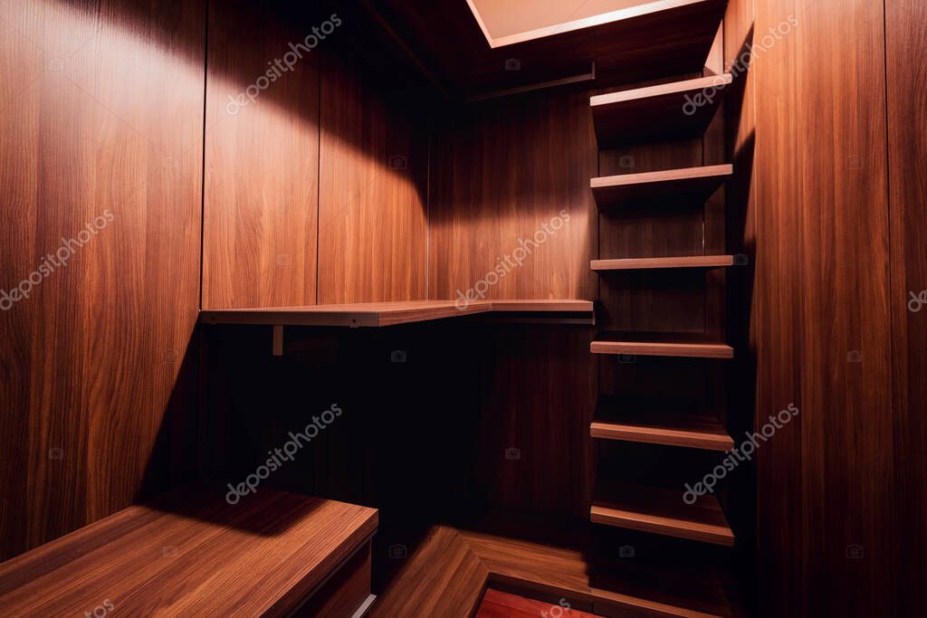 Maßgefertigtes Regalsystem in Objektbau